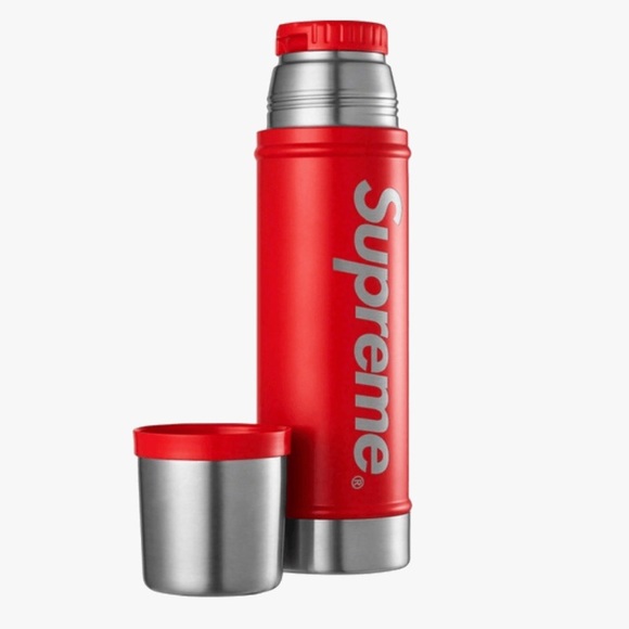 NWT Supreme Stanley Vacuum Insulated Bottle, 20 oz - Picture 2 of 12